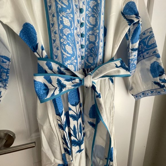 Traditional 1930's or 40's Woman's Dress with Pockets - Picture 4 of 5